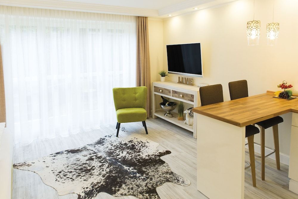 Donau Lodge Boardinghouse Landhaus Suite, Terrace with garden view 9