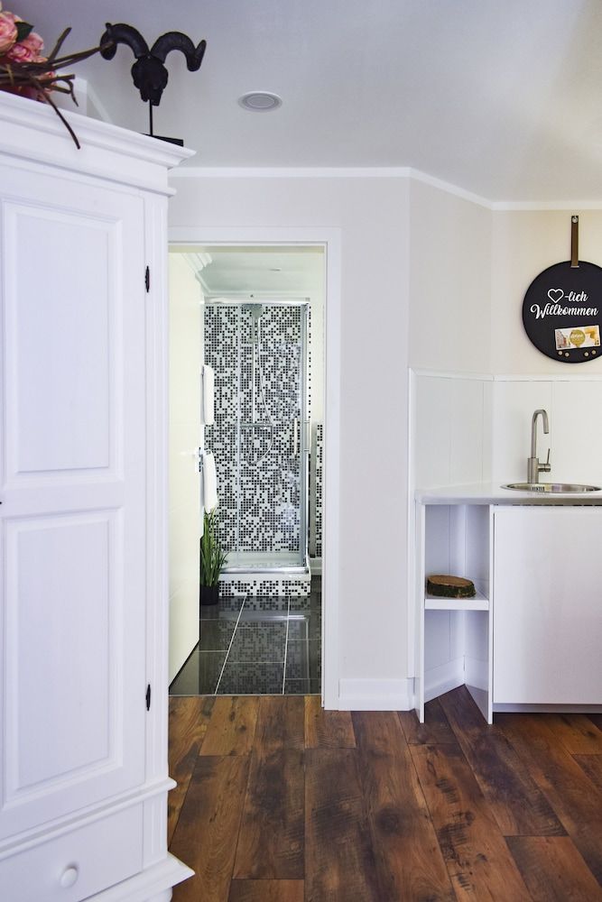 Donau Lodge Boardinghouse Chalet Suite, Balcony with garden view 6