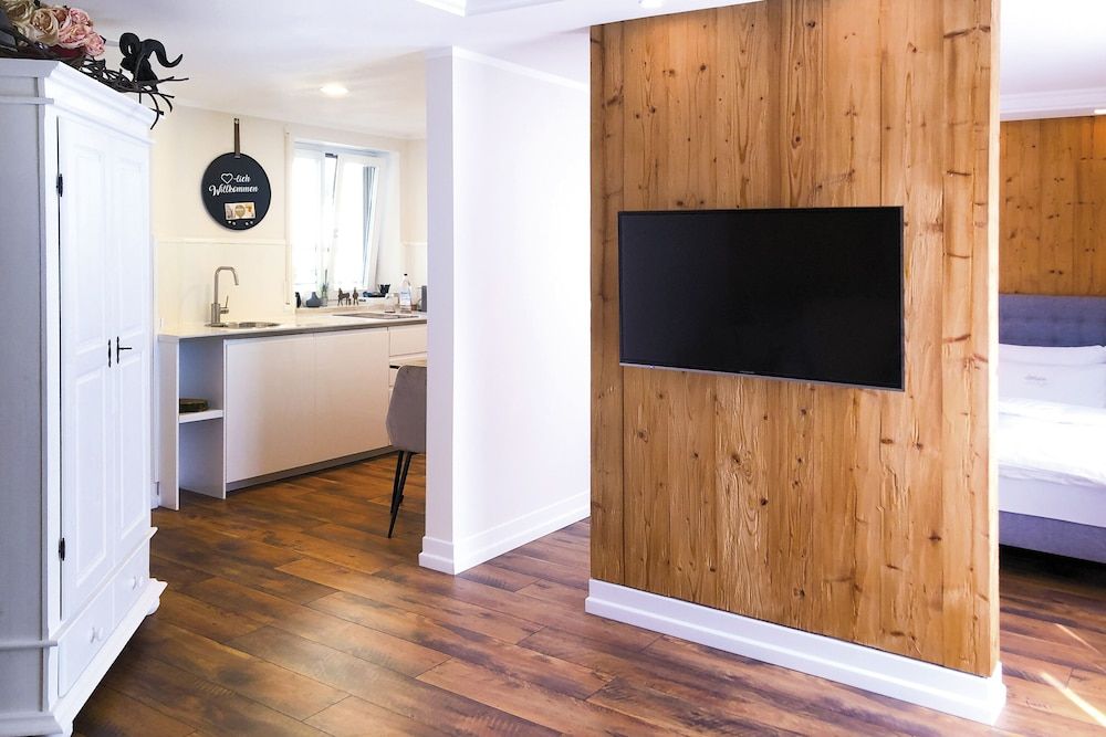 Donau Lodge Boardinghouse Chalet Suite, Balcony with garden view 12