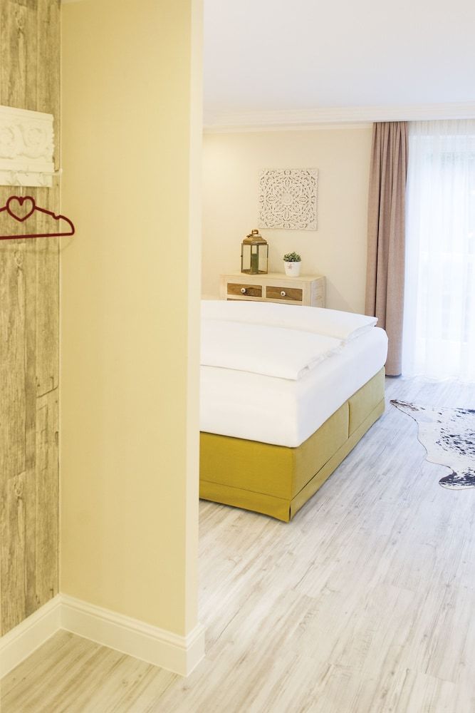 Donau Lodge Boardinghouse Landhaus Suite, Terrace with garden view 4