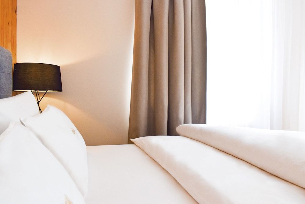 Donau Lodge Boardinghouse Chalet Suite, Balcony with garden view 3