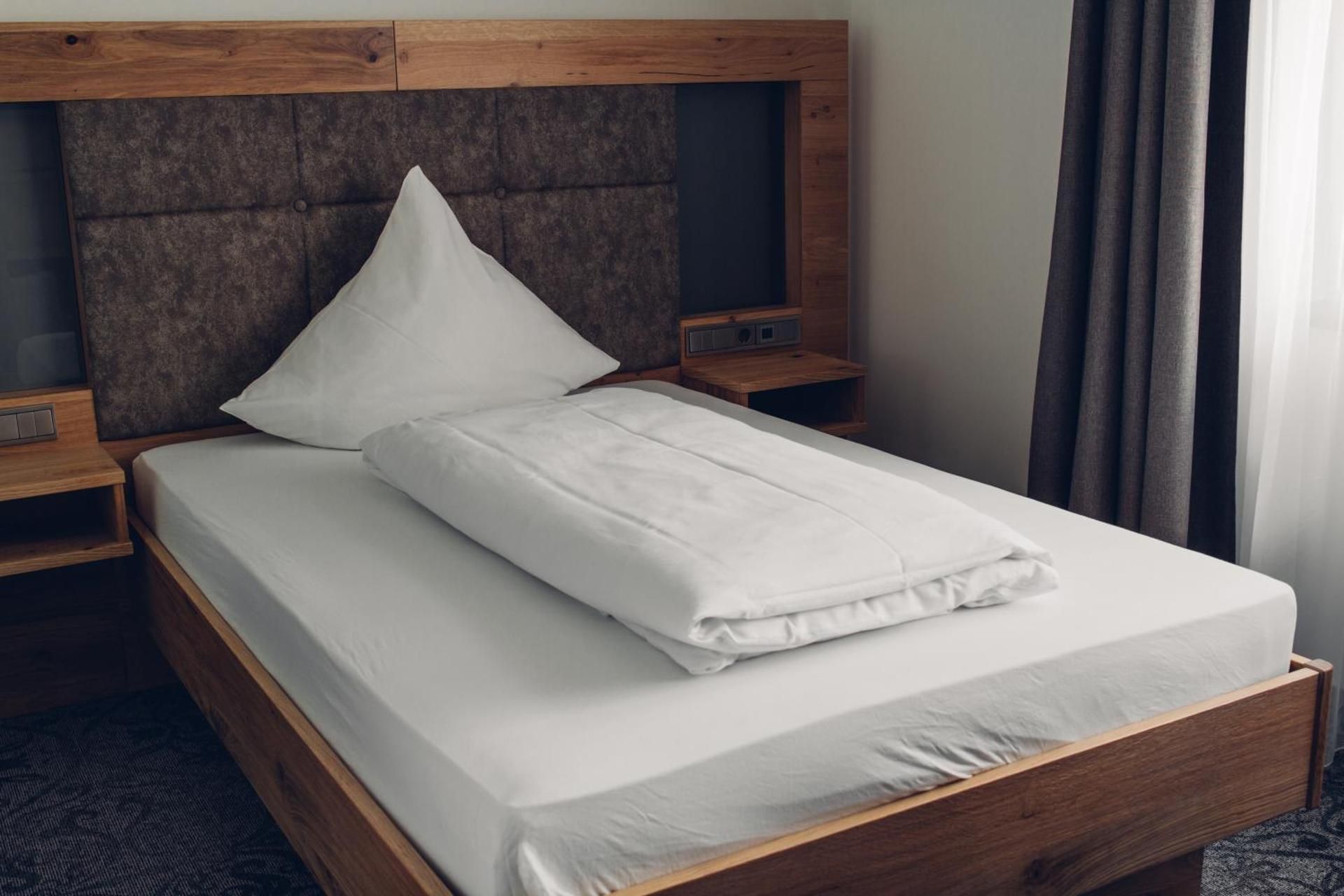 Single Room (with Air conditioning)