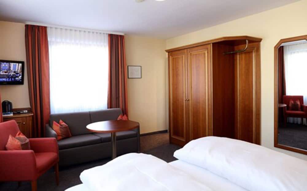 Hotel Warteck Comfort Double Room, Private Bathroom 4