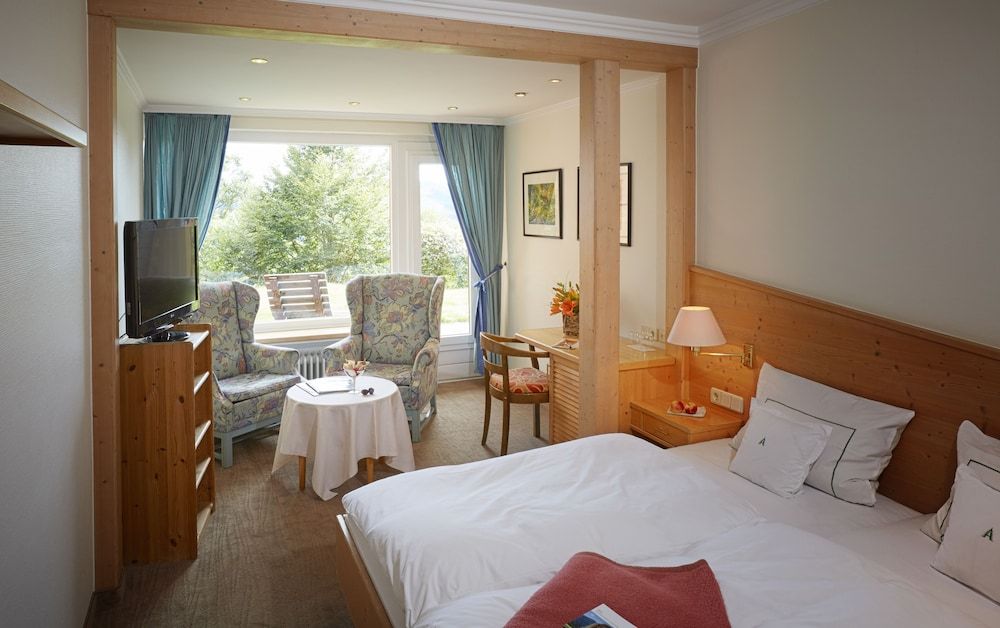 Room, Patio (with shower bath tub)