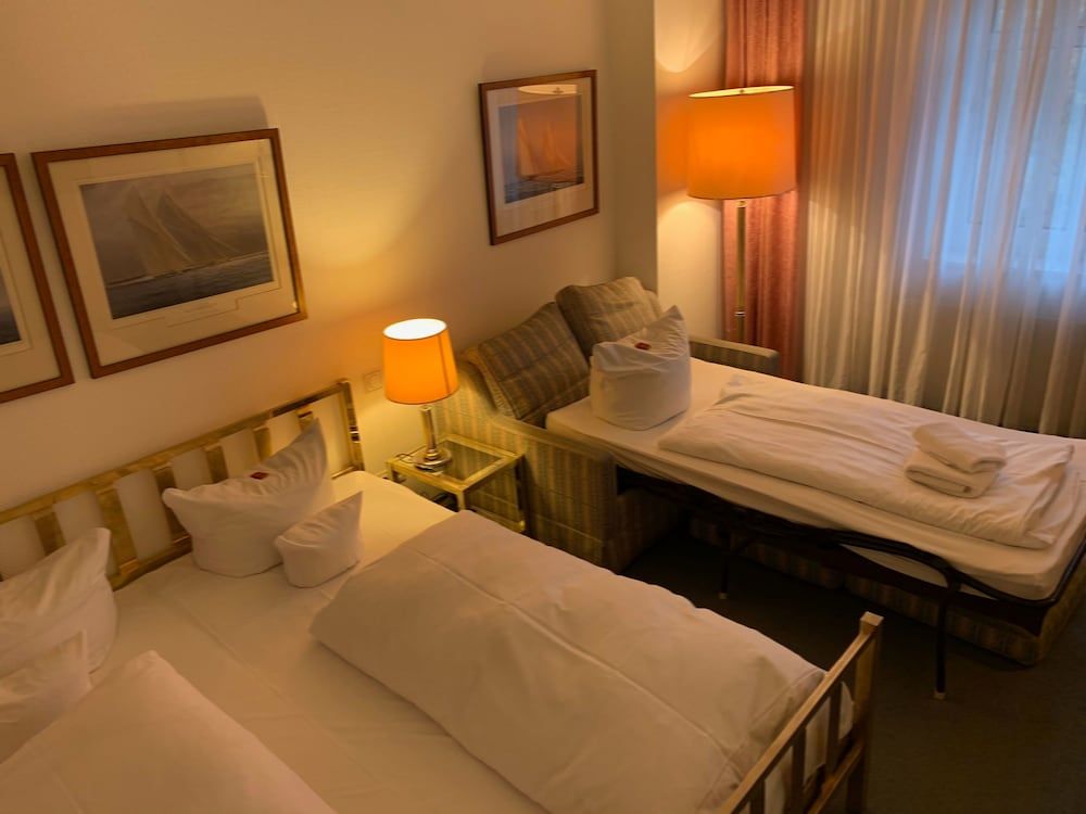 Hotel Windsor Basic Triple Room 4