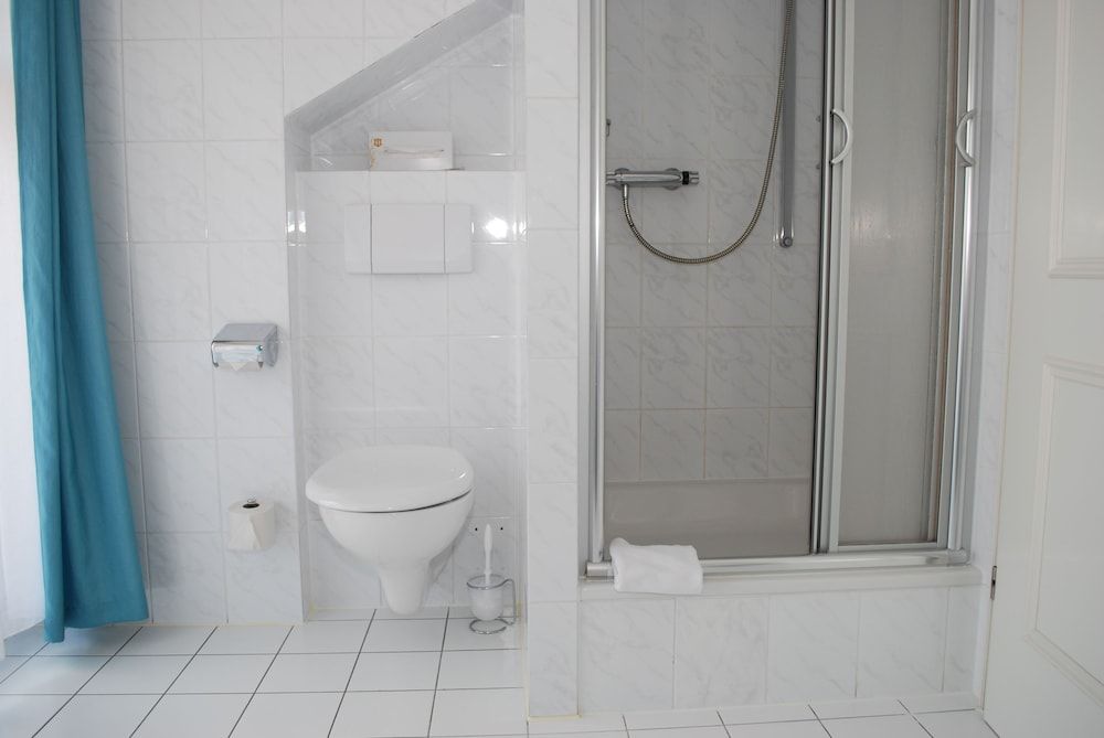 Hotel Windsor Basic Triple Room 8