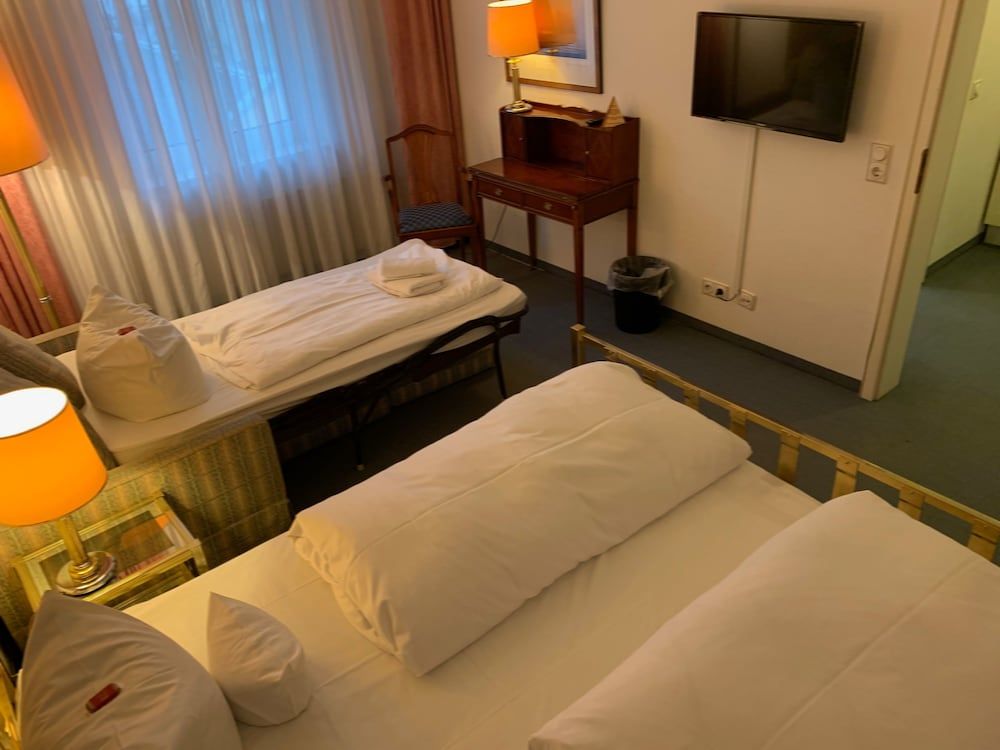 Hotel Windsor Basic Triple Room 3