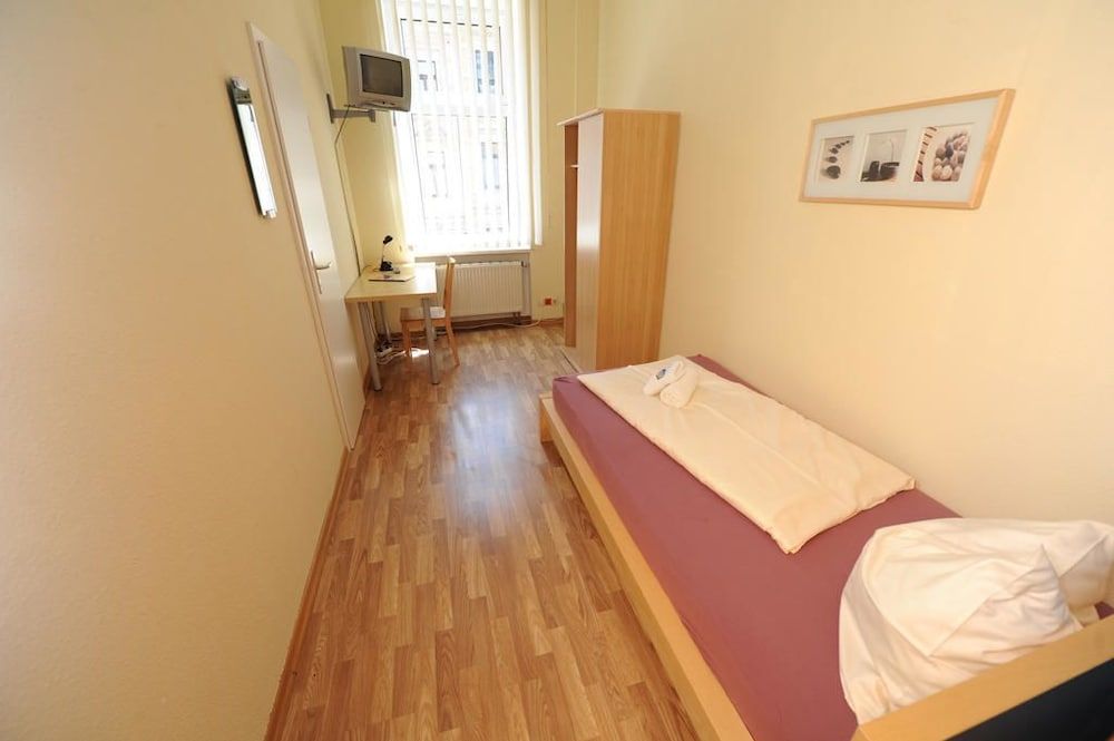 My Bed Dresden Single Room