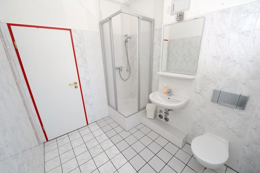 My Bed Dresden Single Room, Shared Bathroom 2