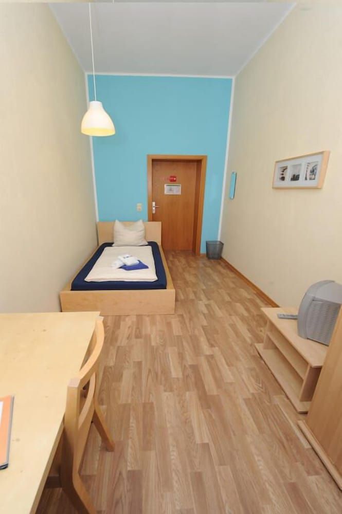 My Bed Dresden Single Room, Shared Bathroom