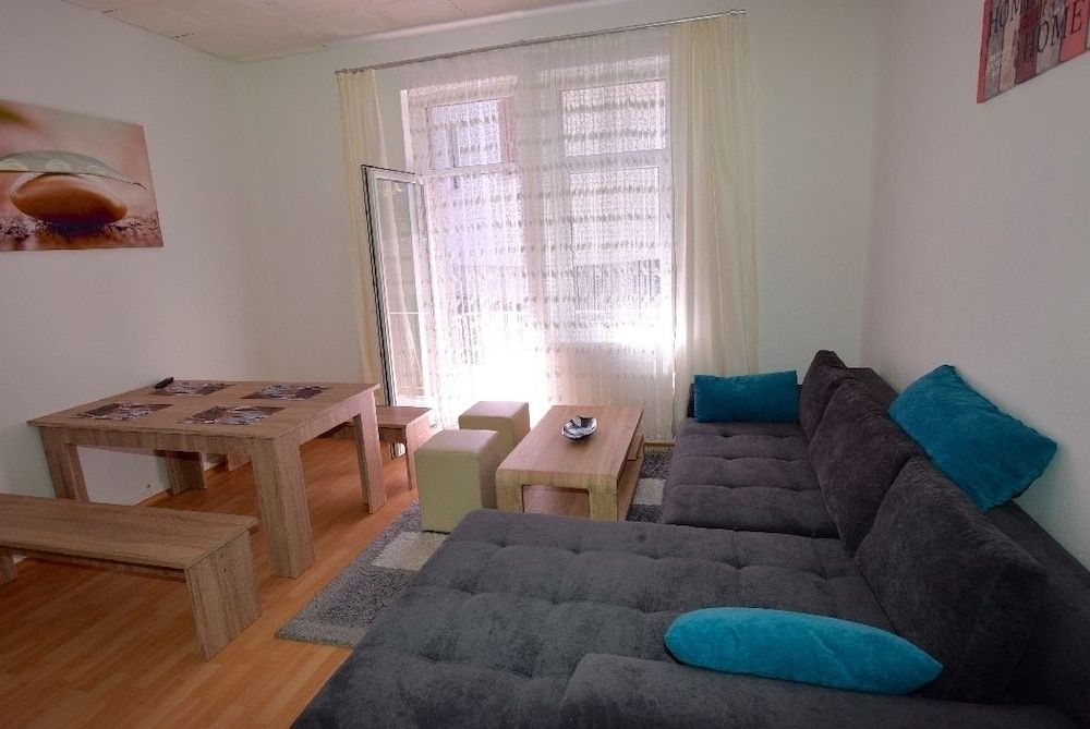 Apartment, Multiple Bedrooms (36-00)