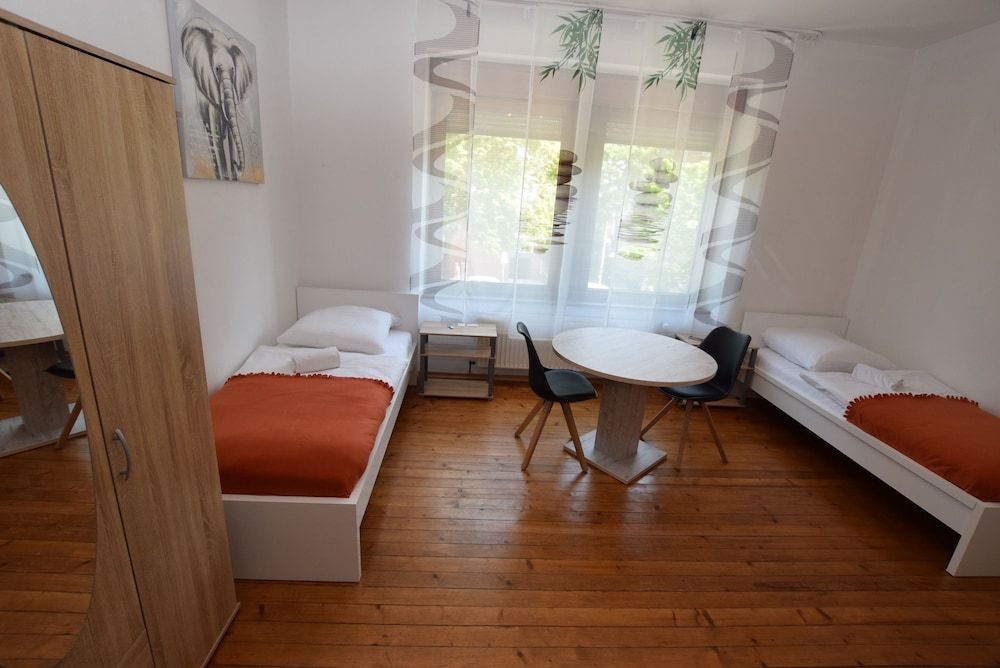 Apartment, 3 Bedrooms, Shared Bathroom (incl. cleaning fee EUR 50 per stay)