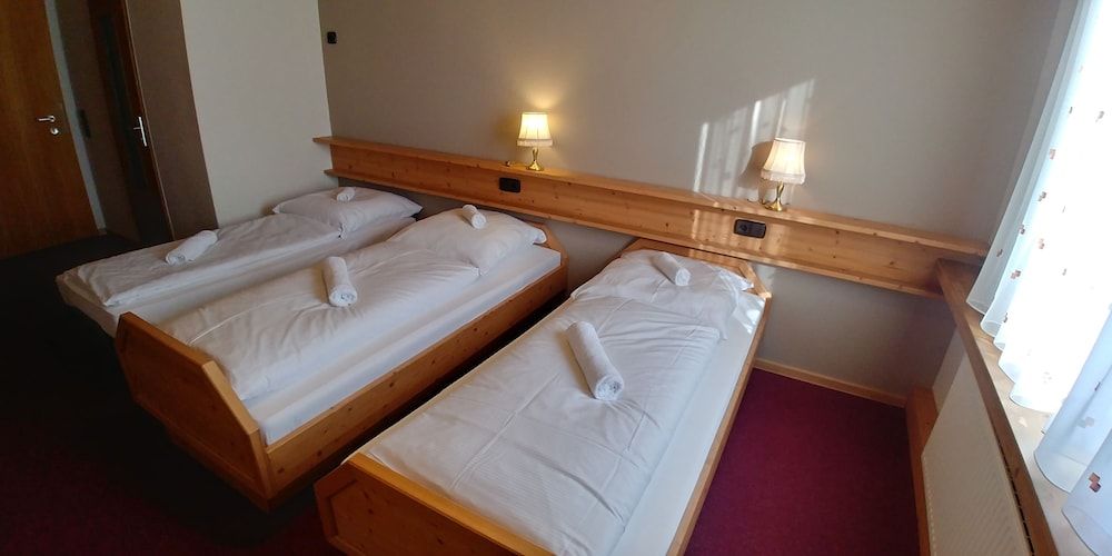 Deluxe Double Room (With Extra Bed)