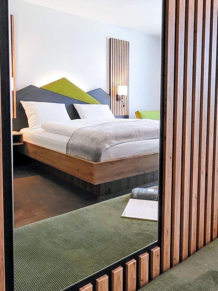 Mountain View Hotel Willingen, BW Signature Collection Classic Room, 1 Double Bed (Walk-in Shower) 4