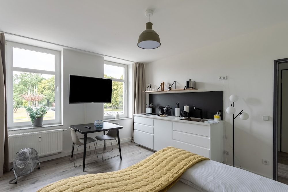 Limehome Chemnitz Hartmannstraße Suite with bathtub 8