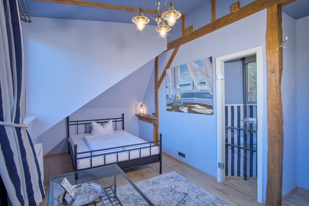 Basic Single Room, 1 Twin Bed, Shared Bathroom