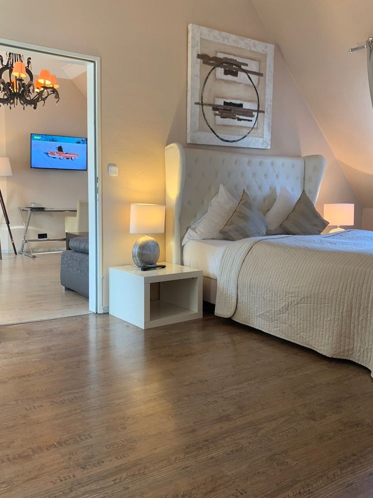 Deluxe Studio Suite