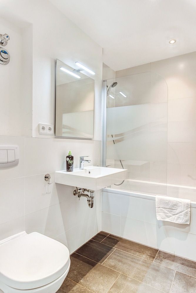 Limehome Augsburg Pilgerhausstraße One-bedroom Suite with balcony 9