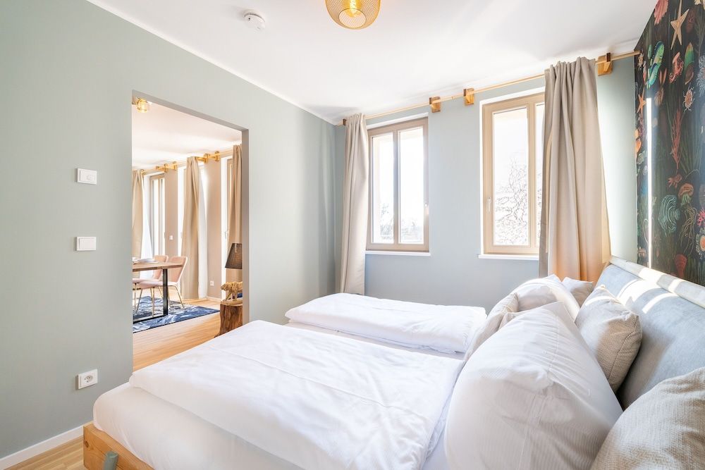 Apartments am Weinberg Design Apartment, 1 King Bed, Patio, Courtyard View 4