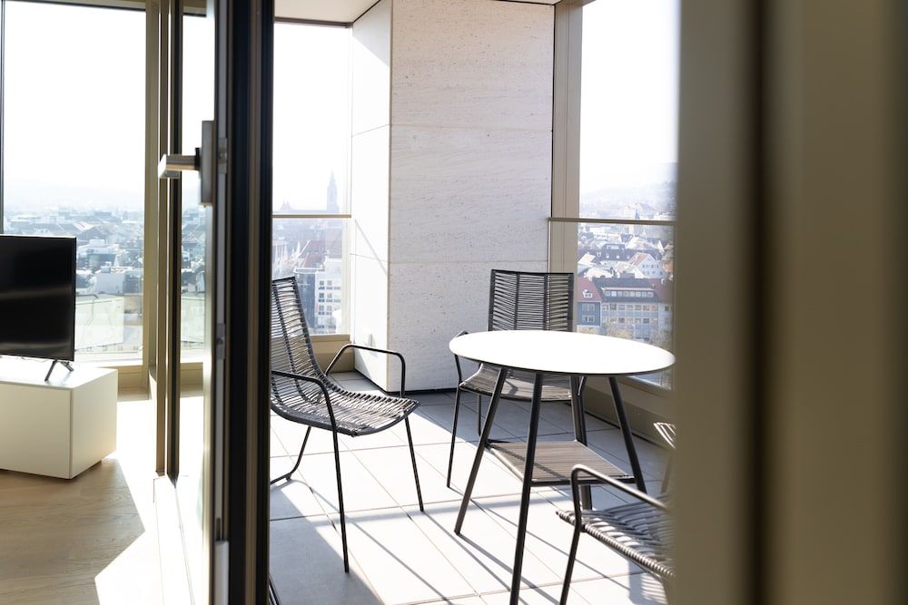 Business Premium Apartment 10.4