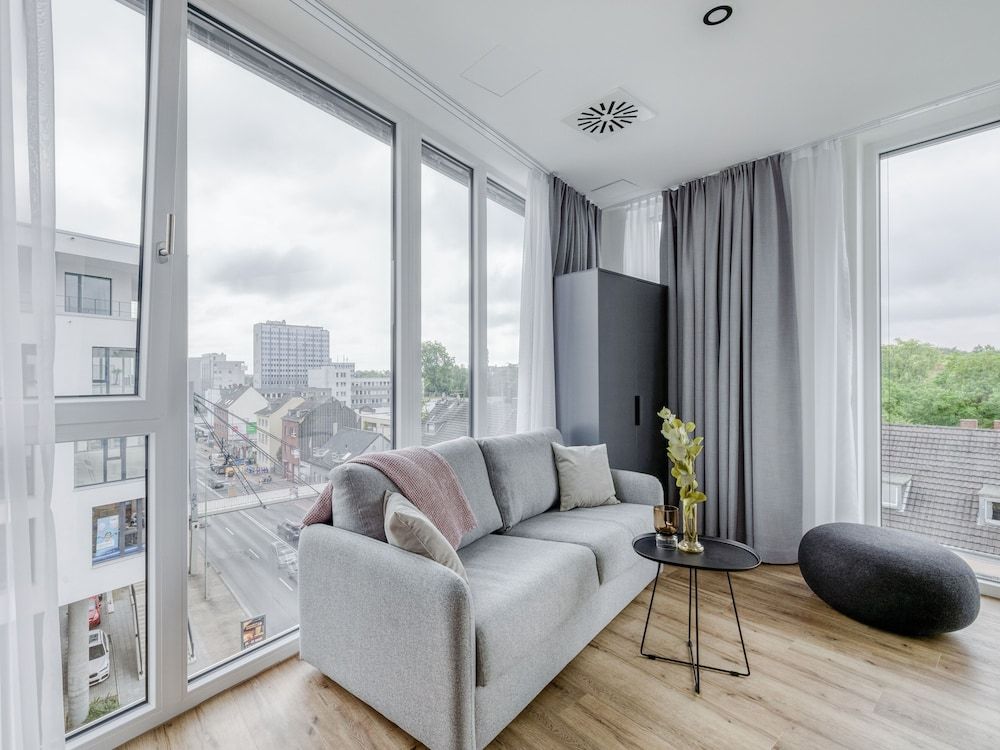 Limehome Mönchengladbach Fliethstraße Suite XL with sofa bed 7