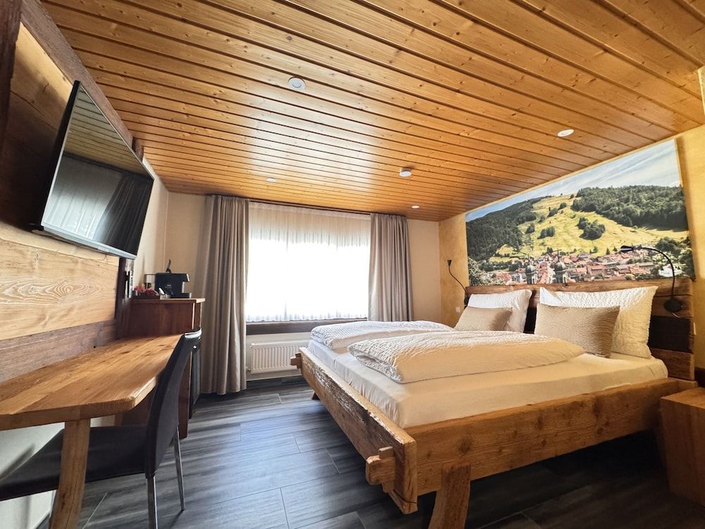 Black Forest Hotel Family Suite, Shared Bathroom (Hasenhornblick Zimmer)