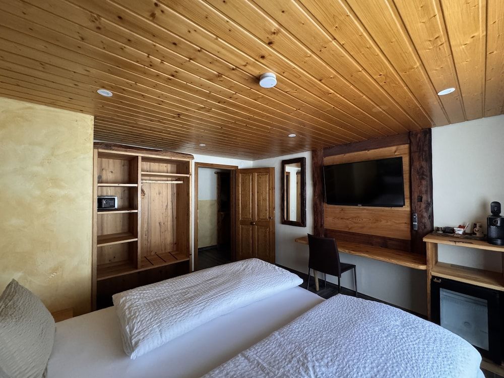 Black Forest Hotel Family Suite, Shared Bathroom (Hasenhornblick Zimmer) 11