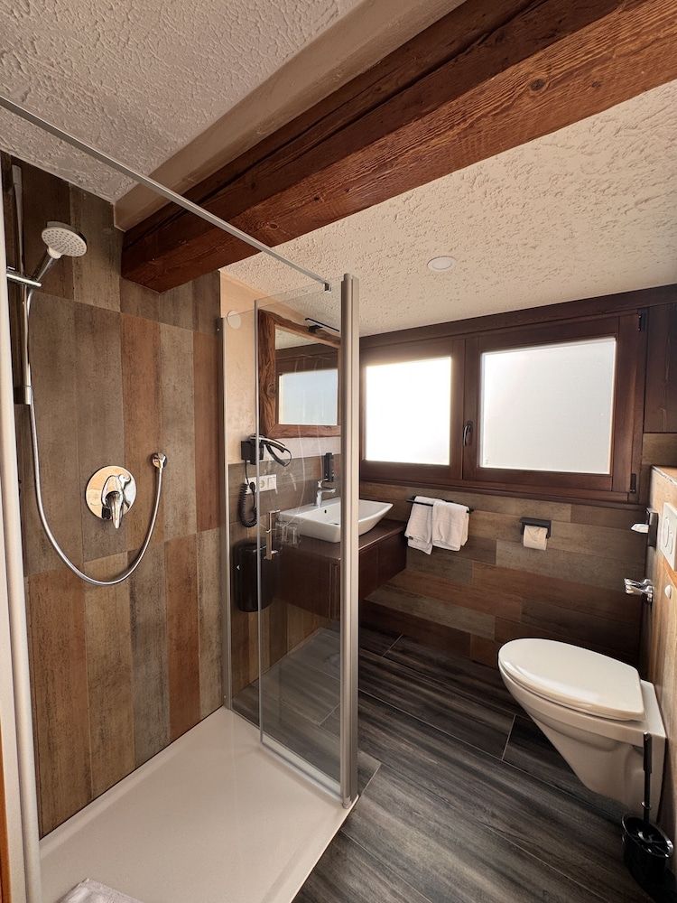 Black Forest Hotel Family Suite, Shared Bathroom (Hasenhornblick Zimmer) 17