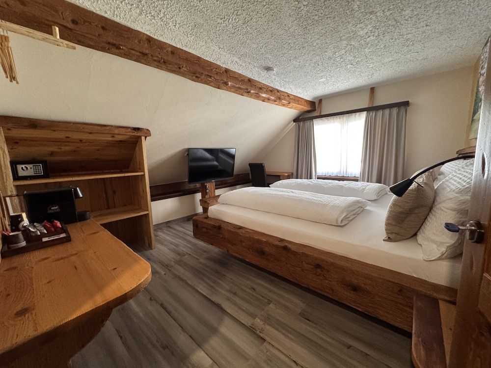 Black Forest Hotel Family Suite, Shared Bathroom (Hasenhornblick Zimmer) 8