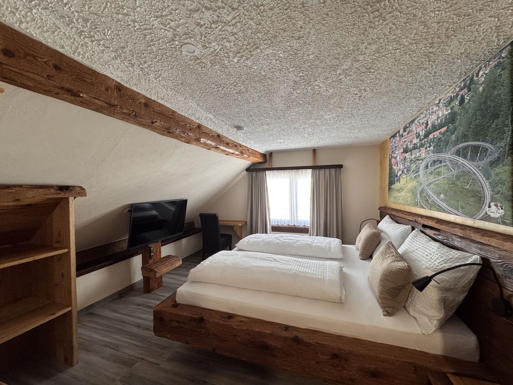 Black Forest Hotel Family Suite, Shared Bathroom (Hasenhornblick Zimmer) 12