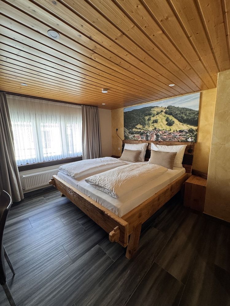 Black Forest Hotel Family Suite, Shared Bathroom (Hasenhornblick Zimmer) 4