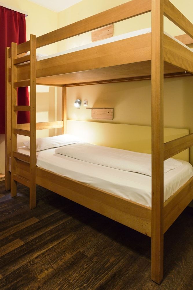 Room, Private Bathroom (5 Beds)