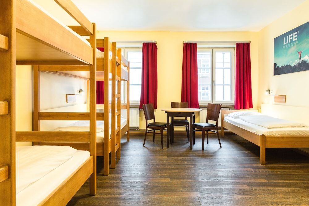 Room, Shared Bathroom (5 Beds)