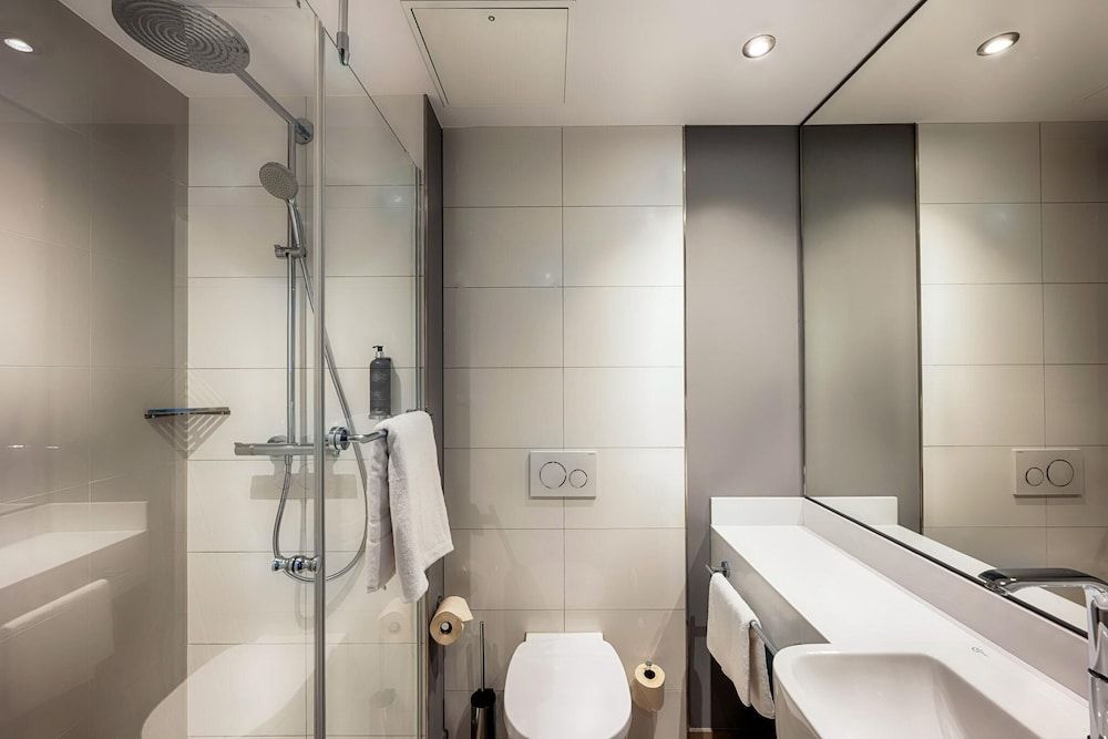 Premier Inn Darmstadt City Centre Standard Triple Room 2