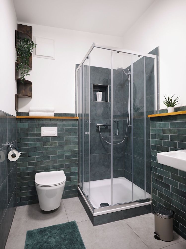 PHIL & MAX Hotel & Apartments  Airport Economy Single Room 2