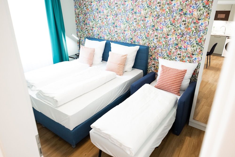 House of Blooms Superior Suite 3