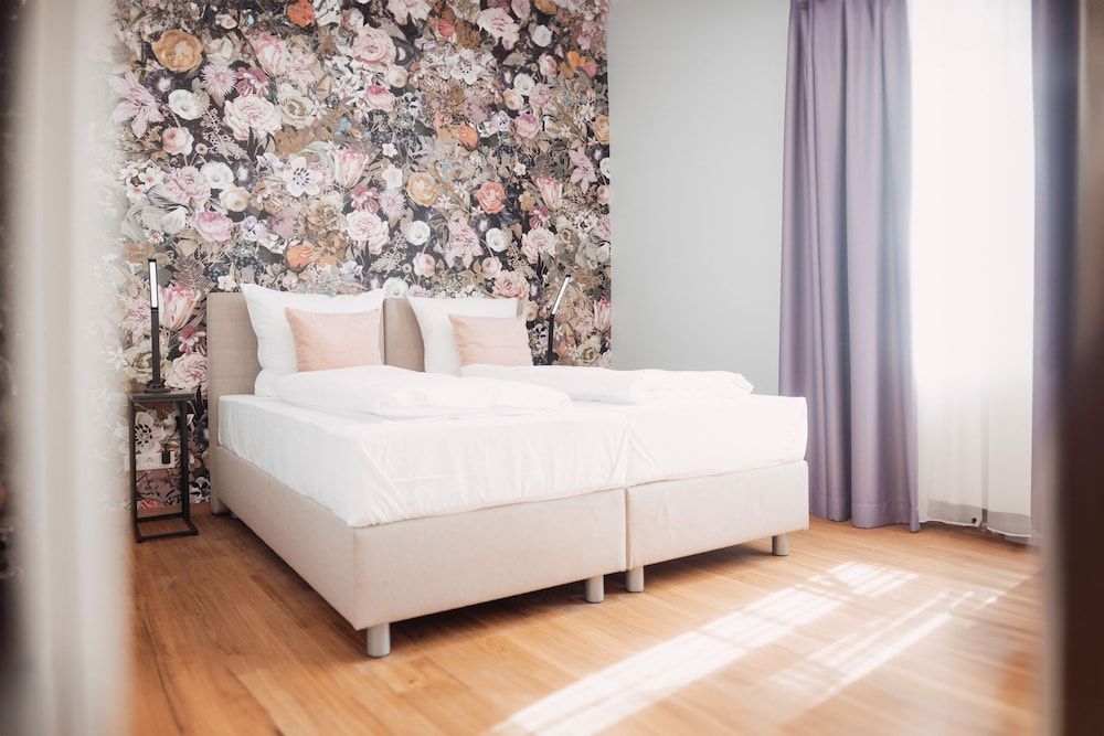 House of Blooms Superior Suite 4