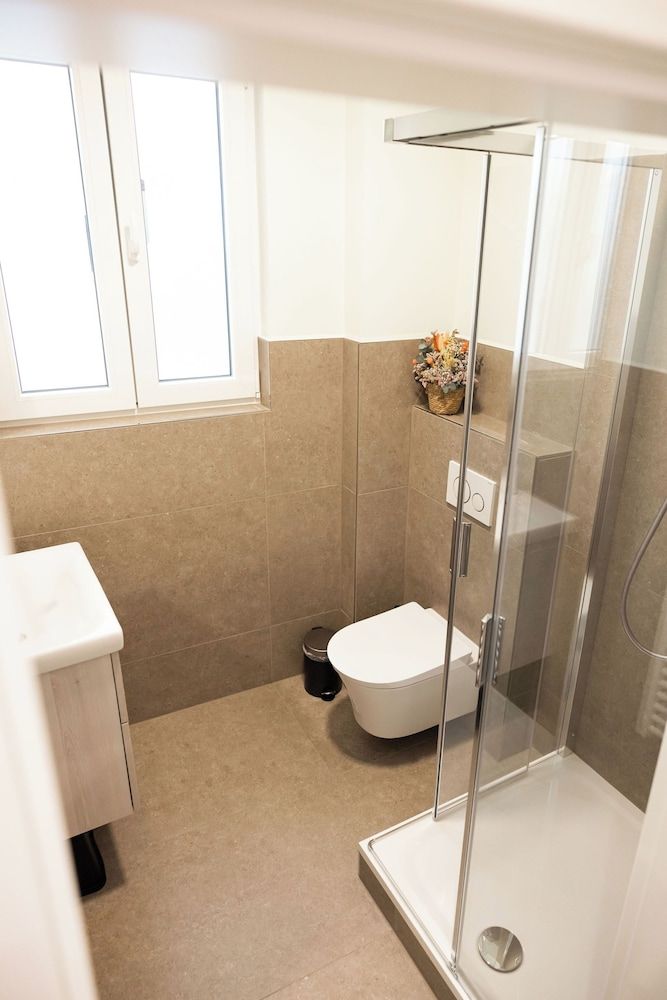 House of Blooms Superior Suite 8