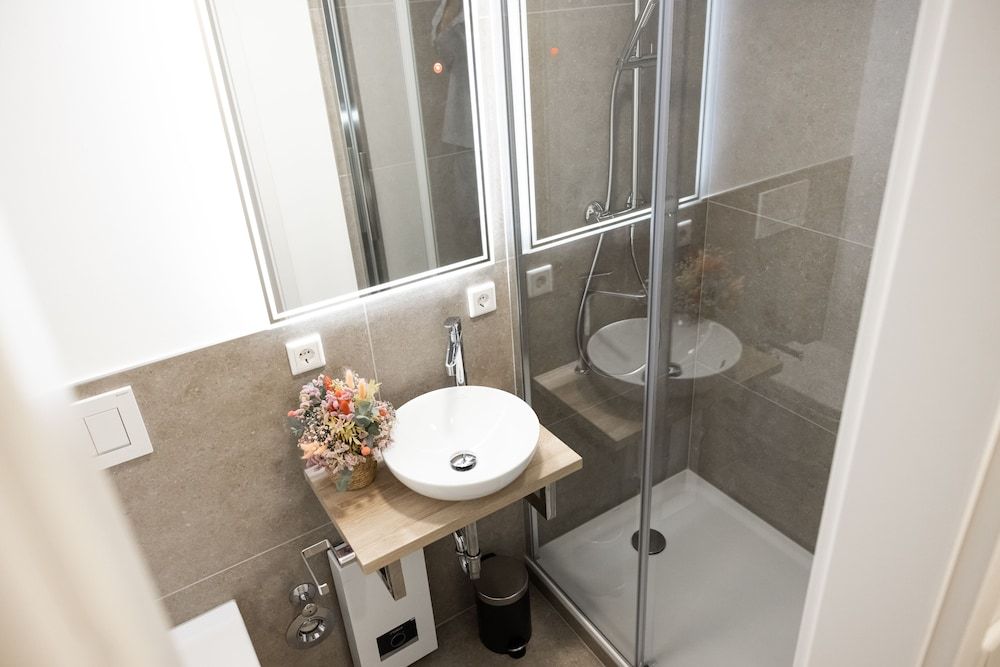 House of Blooms Superior Studio 4