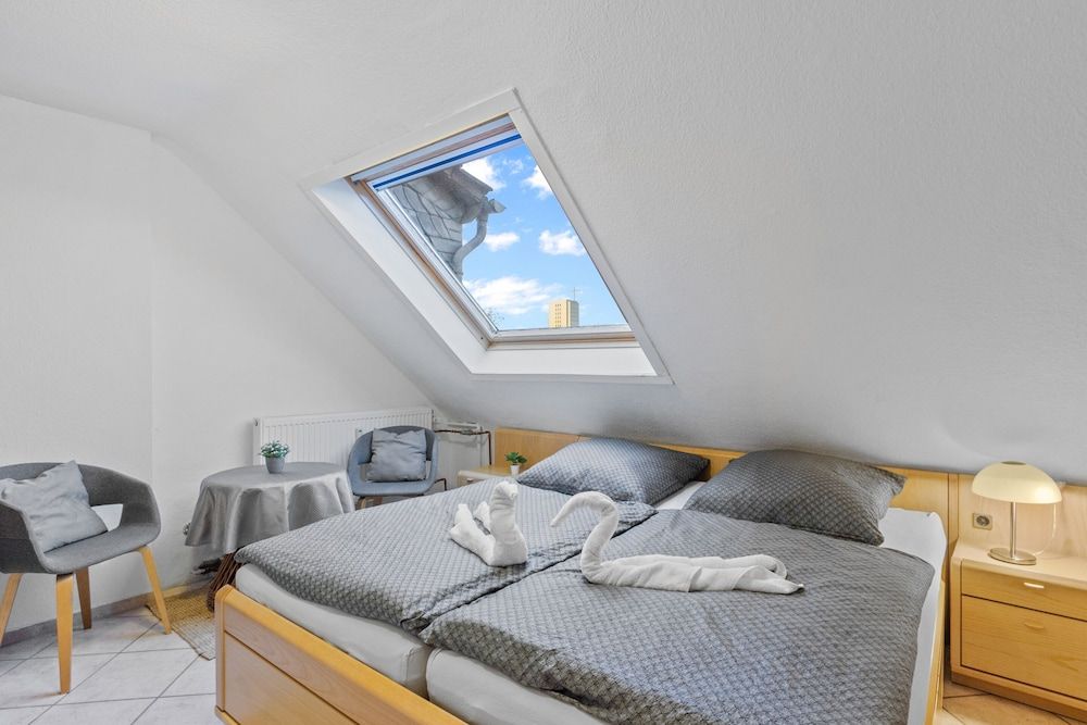 Family and Friends Ludwigshafen Superior Double Room, Private Bathroom 2