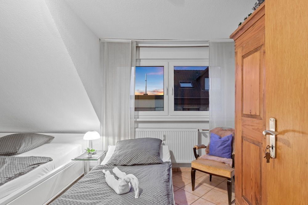 Family and Friends Ludwigshafen Comfort Triple Room, Private Bathroom 5