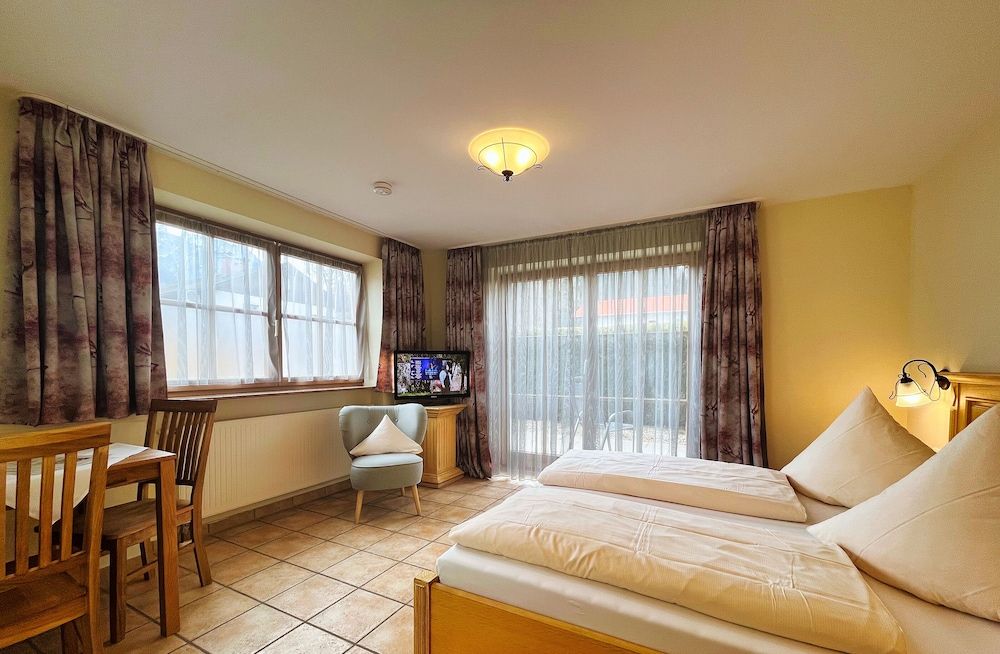 Classic Double Room, 1 King Bed, Non Smoking, Terrace