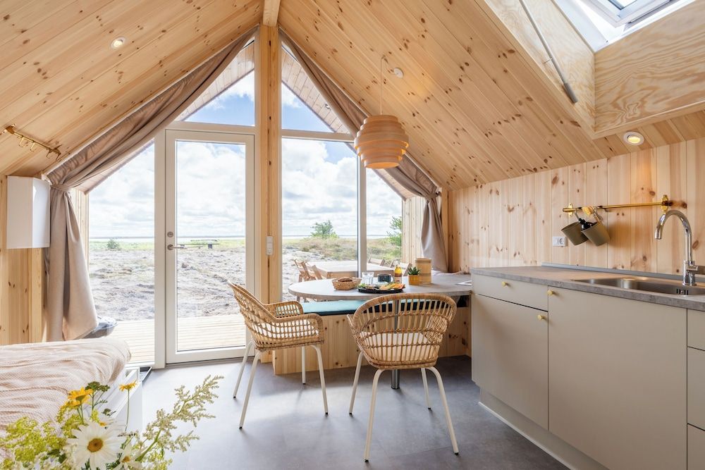 Bilberghus - Beyond Bed & Breakfast Comfort Bungalow, Lake View 2