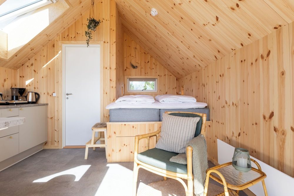 Bilberghus - Beyond Bed & Breakfast Comfort Bungalow, Lake View 5