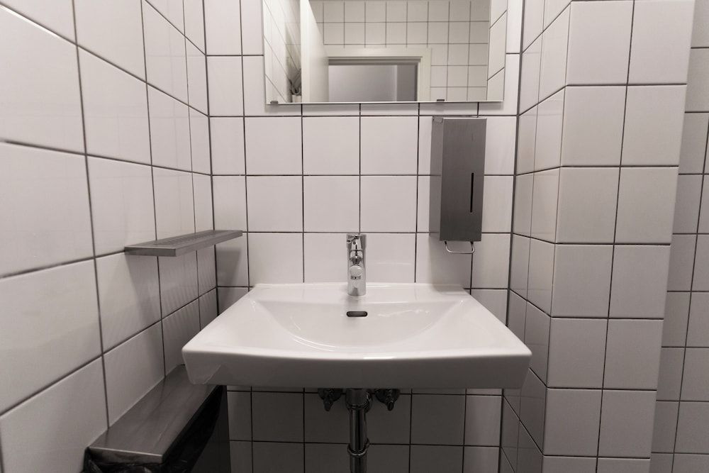 Robertas Society Private 8-Bed Room 9