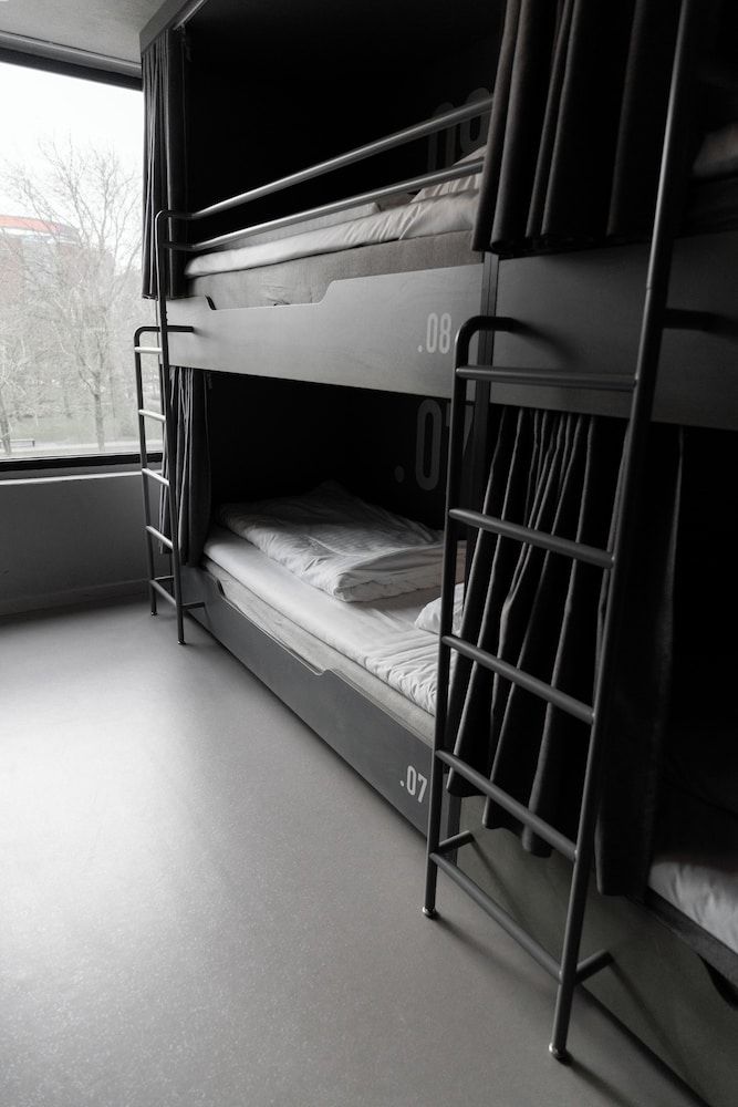 Robertas Society Private 8-Bed Room 3