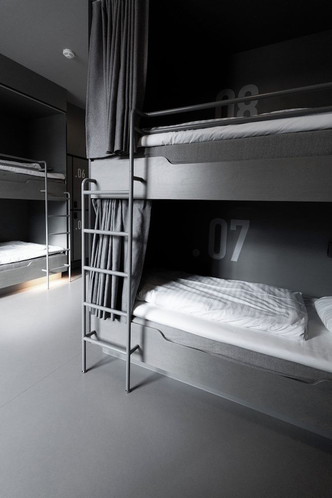 Robertas Society Private 8-Bed Room 4