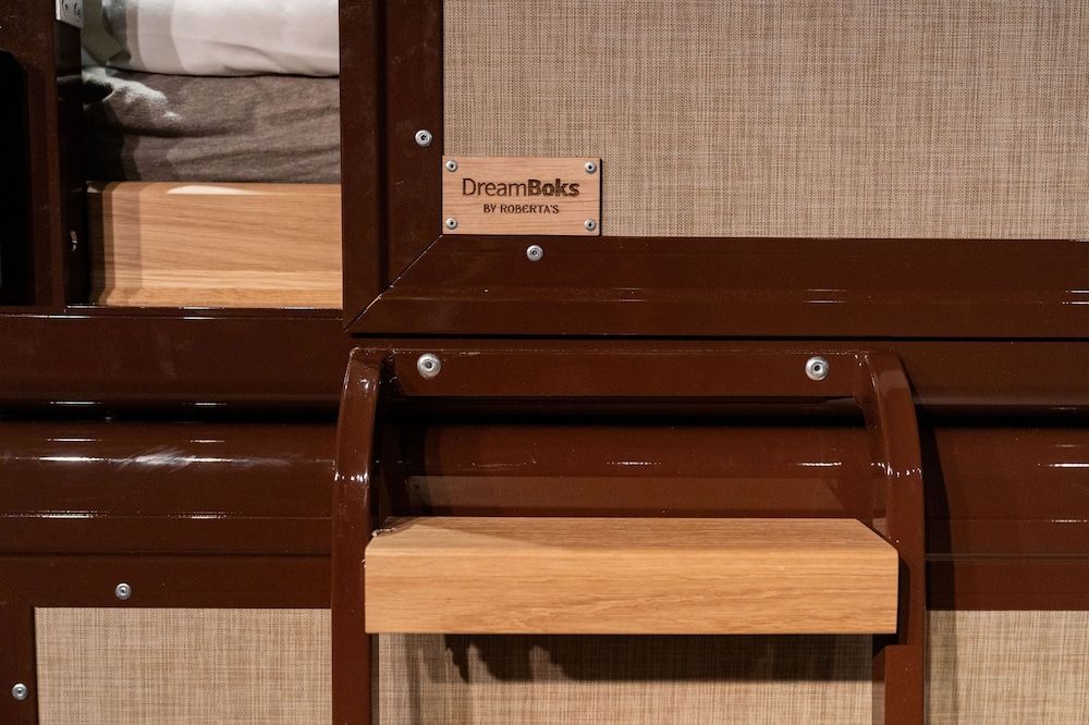 Robertas Society Dreamboks Private Upper Bunk Bed (excl. linen/locker) 6