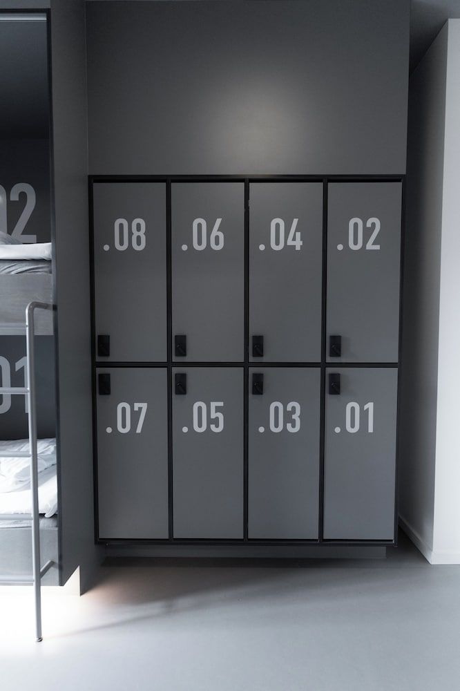 Robertas Society Private 8-Bed Room 15