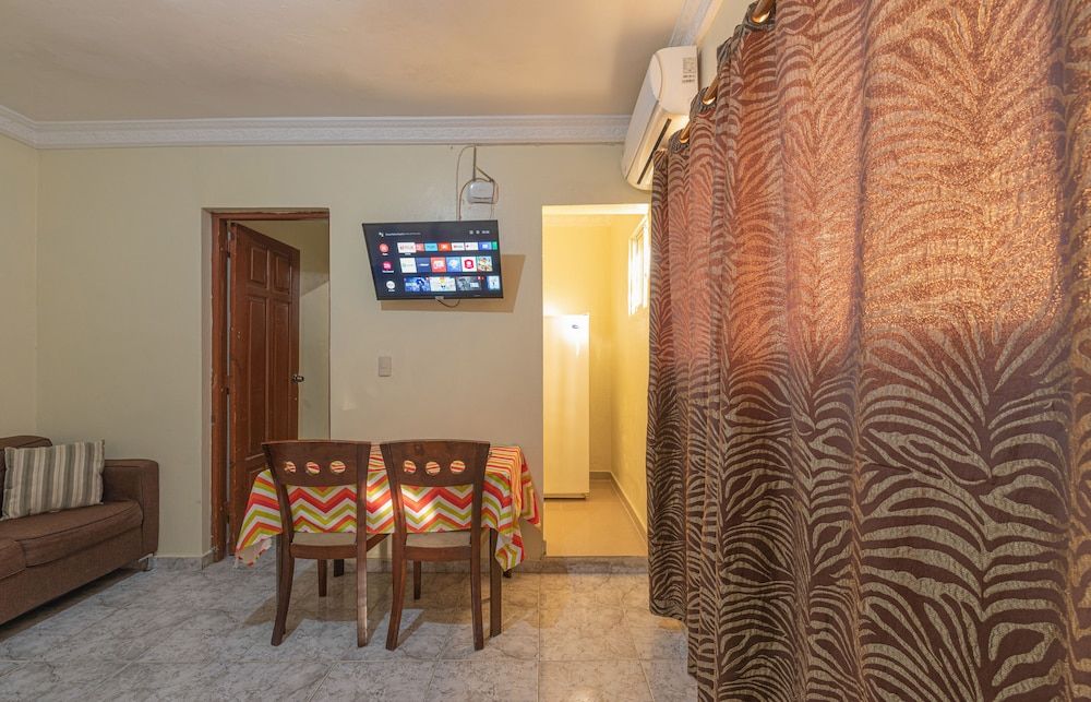 B&B Family Vacation Rentals Standard Room, 1 Queen Bed, Refrigerator 6